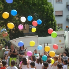 I bambini festeggiano l'evnto dell'ulivo