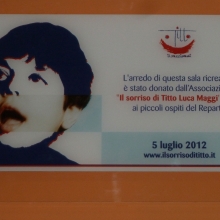 La targa presente nella nuova sala del reparto di N.P.I.